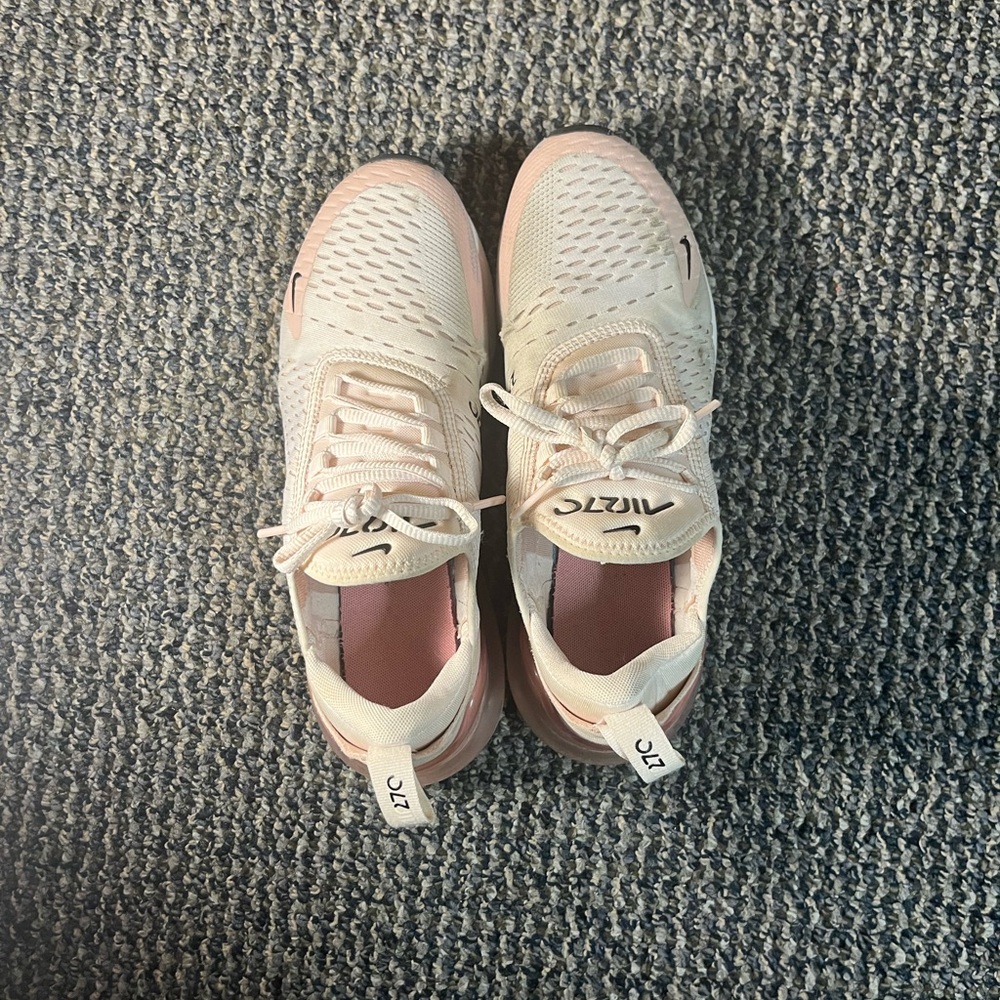 Nike Air Max 270 in Pink and white